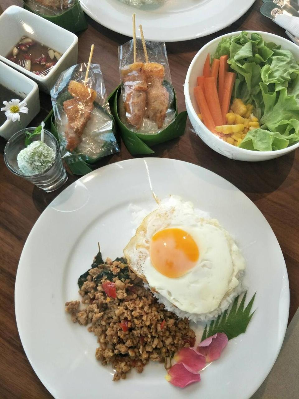 The White Garden Premier Saraburi Hotel Ban Dao Ruang  ภายนอก รูปภาพ